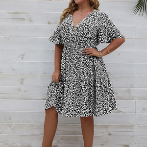 Plus Size V-Neck Short Sleeve Floral Print Midi Dress Black